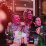 Gostje uživajo na Karaoke Party-ju v Elipsa Caffe 6