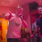 Gostje uživajo na Karaoke Party-ju v Elipsa Caffe 10
