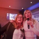 Gostje uživajo na Karaoke Party-ju v Elipsa Caffe 4